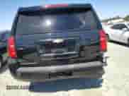 2017 Chevrolet Suburban LT z VIN 1GNSCHKC6HR394544, wystawiony jako Copart lot #70961584 z przebiegiem 118 545 mil mil oraz Czysty tytuł • Clean title. Historia ofert i sprzedaży dostępna na DreamBid. Obrazek 6.