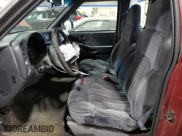 ✅ 1999 Chevrolet S-10 LS • VIN: 1GCCS19X9XK105017 • Лот: 81113464. Опубликован ранее на Copart с пробегом 210 892 миль. Бесплатный доступ к архиву аукционных продаж из США и подробный отчёт об истории автомобиля на DreamBid. Изображение 7.