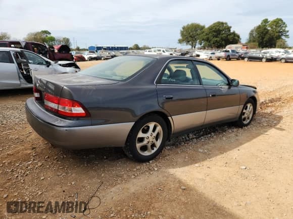 ✅ 2000 Lexus ES 300 • VIN: JT8BF28G5Y0277239 • Lot: 89916145. Wystawiony na Copart z przebiegiem 280 303 mil. Bezpłatny archiwum sprzedaży aukcyjnych z USA i szczegółowy raport historii pojazdu na DreamBid. Zdjęcie 3.