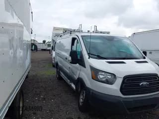 ✅ 2017 Ford Transit • VIN: 1FTYR1YM0HKB19298 • Lot: 42245871. Wystawiony na IAAI z przebiegiem Nie podano. Bezpłatny archiwum sprzedaży aukcyjnych z USA i szczegółowy raport historii pojazdu na DreamBid. Zdjęcie 1.