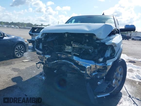 ✅ 2017 Ram 2500 Laramie • VIN: 3C6UR5FLXHG518900 • Lot: 42682604. Wystawiony na IAAI z przebiegiem 96 699 mil. Bezpłatny archiwum sprzedaży aukcyjnych z USA i szczegółowy raport historii pojazdu na DreamBid. Zdjęcie 11.