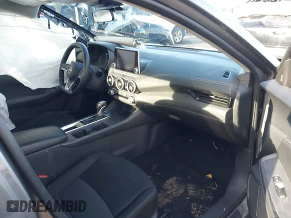 ✅ 2024 Nissan Sentra SV • VIN: 3N1AB8CV4RY363962 • Lot: 43620761. Wystawiony na IAAI z przebiegiem 49 314 mil. Bezpłatny archiwum sprzedaży aukcyjnych z USA i szczegółowy raport historii pojazdu na DreamBid. Zdjęcie 5.