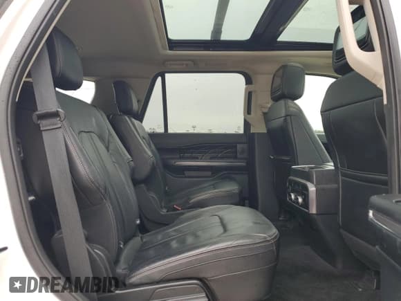 ✅ 2018 Ford Expedition Platinum • VIN: 1FMJU1LT9JEA25824 • Lot: 46264285. Wystawiony na Copart z przebiegiem 136 812 mil. Bezpłatny archiwum sprzedaży aukcyjnych z USA i szczegółowy raport historii pojazdu na DreamBid. Zdjęcie 11.