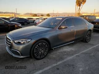 ✅ 2022 Mercedes-Benz S 500 • VIN: W1K6G6DB0NA152940 • Lot: 37355254. Wystawiony na Copart z przebiegiem 10 692 mil. Bezpłatny archiwum sprzedaży aukcyjnych z USA i szczegółowy raport historii pojazdu na DreamBid. Zdjęcie 1.