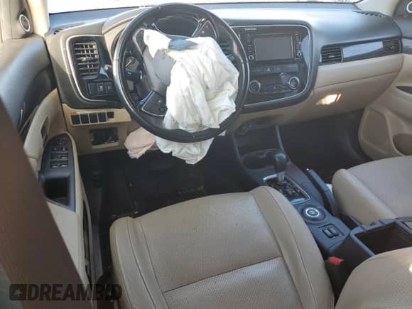 2016 Mitsubishi Outlander SE с VIN JA4AZ3A31GZ019631, выставлен на аукционе Copart как лот 85167285 с пробегом 118 263 миль миль и Списание • Salvage title. История ставок и продаж доступна на DreamBid. Изображение 8.