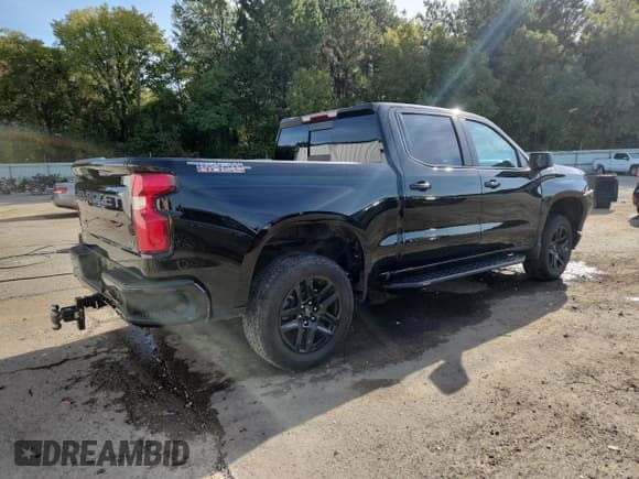 ✅ 2025 Chevrolet Silverado 1500 LT Trail Boss • VIN: 3GCUKFED7SG121973 • Lot: 89661525. Wystawiony na Copart z przebiegiem 11 641 mil. Bezpłatny archiwum sprzedaży aukcyjnych z USA i szczegółowy raport historii pojazdu na DreamBid. Zdjęcie 3.