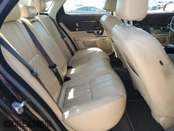 ✅ 2014 Jaguar XJ • VIN: SAJWA1CZ3E8V69877 • Лот: 51520405. Опубликован ранее на Copart с пробегом 57 567 миль. Бесплатный доступ к архиву аукционных продаж из США и подробный отчёт об истории автомобиля на DreamBid. Изображение 10.