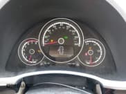 ✅ 2013 Volkswagen Beetle 2.5L • VIN: 3VWJP7AT4DM601882 • Lot: 42252667. Wystawiony na IAAI z przebiegiem 114 910 mil. Bezpłatny archiwum sprzedaży aukcyjnych z USA i szczegółowy raport historii pojazdu na DreamBid. Zdjęcie 7.