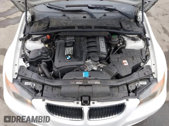 ✅ 2008 BMW 3 Series 328xi • VIN: WBAVC73598A236467 • Lot: 43011148. Wystawiony na IAAI z przebiegiem 126 711 mil. Bezpłatny archiwum sprzedaży aukcyjnych z USA i szczegółowy raport historii pojazdu na DreamBid. Zdjęcie 10.