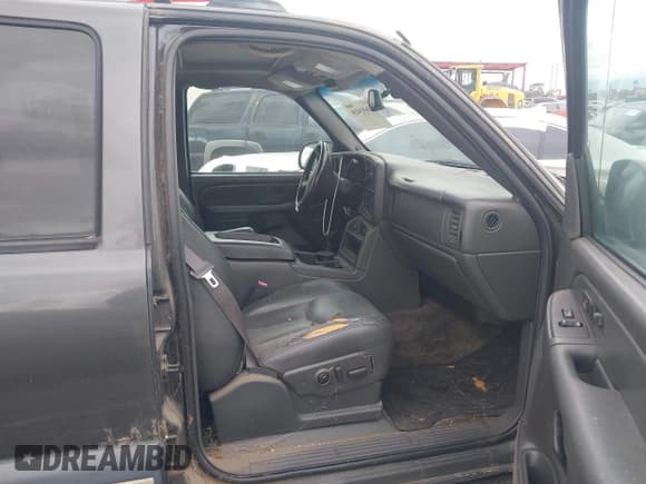 ✅ 2003 Chevrolet Avalanche • VIN: 3GNEC13T33G265611 • Lot: 43693418. Listed on IAAI with 180,929 mi. Free auction sales archive from the USA and detailed vehicle history report at DreamBid. Image 5.