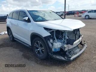 ✅ 2018 Toyota Highlander LE • VIN: 5TDZZRFH7JS276334 • Lot: 43536680. Wystawiony na IAAI z przebiegiem 78 122 mil. Bezpłatny archiwum sprzedaży aukcyjnych z USA i szczegółowy raport historii pojazdu na DreamBid. Zdjęcie 1.