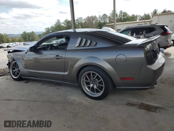 ✅ 2005 Ford Mustang GT Deluxe • VIN: 1ZVHT82H055109321 • Лот: 87310015. Опубликован ранее на Copart с пробегом Не указан. Бесплатный доступ к архиву аукционных продаж из США и подробный отчёт об истории автомобиля на DreamBid. Изображение 2.