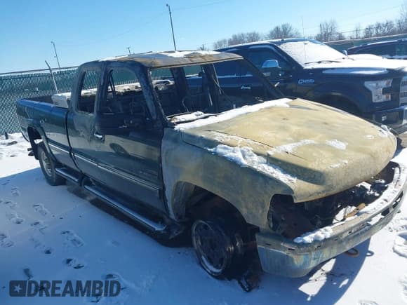 ✅ 2002 Chevrolet Silverado 2500HD LS • VIN: 1GCHC29112E126651 • Лот: 41362182. Опубликован ранее на IAAI с пробегом Не указан. Бесплатный доступ к архиву аукционных продаж из США и подробный отчёт об истории автомобиля на DreamBid. Изображение 1.