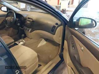 2008 Hyundai Elantra GLS z VIN KMHDU46D28U293102, wystawiony jako IAAI lot #43468543 z przebiegiem 129 708 mil mil oraz . Historia ofert i sprzedaży dostępna na DreamBid. Obrazek 5.