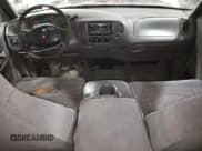 ✅ 1999 Ford F-150 XL • VIN: 1FTRX18LXXKA69025 • Lot: 57625035. Wystawiony na Copart z przebiegiem Nie podano. Bezpłatny archiwum sprzedaży aukcyjnych z USA i szczegółowy raport historii pojazdu na DreamBid. Zdjęcie 8.