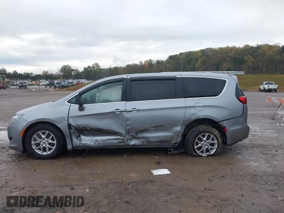 ✅ 2020 Chrysler Pacifica Touring • VIN: 2C4RC1FG9LR232969 • Лот: 43521324. Опубликован ранее на IAAI с пробегом 58 764 миль. Бесплатный доступ к архиву аукционных продаж из США и подробный отчёт об истории автомобиля на DreamBid. Изображение 15.