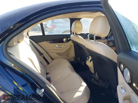 ✅ 2015 Mercedes-Benz C 300 Luxury • VIN: 55SWF4KB5FU031249 • Лот: 43827353. Опубликован ранее на IAAI с пробегом 170 323 миль. Бесплатный доступ к архиву аукционных продаж из США и подробный отчёт об истории автомобиля на DreamBid. Изображение 8.