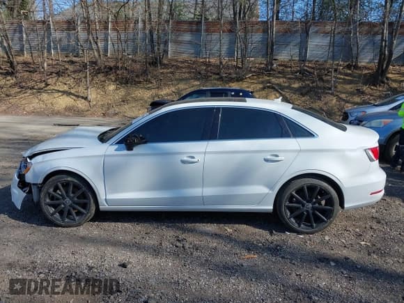 ✅ 2015 Audi A3 Premium Plus • VIN: WAUEFGFF9F1032244 • Lot: 42099626. Listed on IAAI with 105,295 mi. Free auction sales archive from the USA and detailed vehicle history report at DreamBid. Image 14.