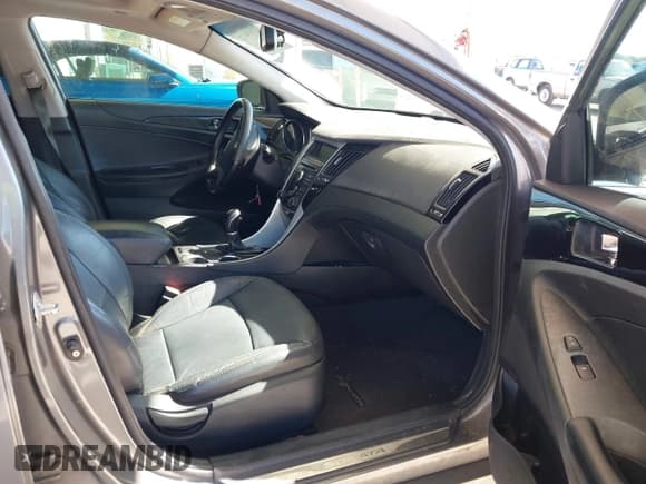 ✅ 2011 Hyundai Sonata SE • VIN: 5NPEC4ACXBH084783 • Лот: 43695672. Опубликован ранее на IAAI с пробегом 173 362 миль. Бесплатный доступ к архиву аукционных продаж из США и подробный отчёт об истории автомобиля на DreamBid. Изображение 5.