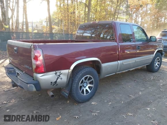 ✅ 2003 Chevrolet Silverado 1500 LS • VIN: 2GCEC19T731137235 • Лот: 43697659. Опубликован ранее на IAAI с пробегом 200 000 миль. Бесплатный доступ к архиву аукционных продаж из США и подробный отчёт об истории автомобиля на DreamBid. Изображение 4.