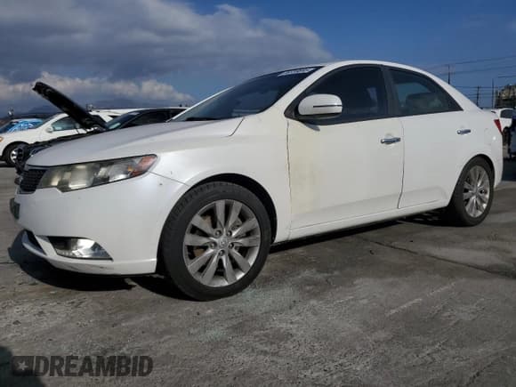 ✅ 2013 Kia Forte SX • VIN: KNAFW4A35D5737905 • Лот: 89739845. Опубликован ранее на Copart с пробегом 95 588 миль. Бесплатный доступ к архиву аукционных продаж из США и подробный отчёт об истории автомобиля на DreamBid. Изображение 1.