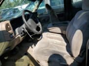 ✅ 1998 GMC Sierra 1500 • VIN: 1GTEK19R2WE559262 • Лот: 62186945. Опубликован ранее на Copart с пробегом 217 981 миль. Бесплатный доступ к архиву аукционных продаж из США и подробный отчёт об истории автомобиля на DreamBid. Изображение 7.