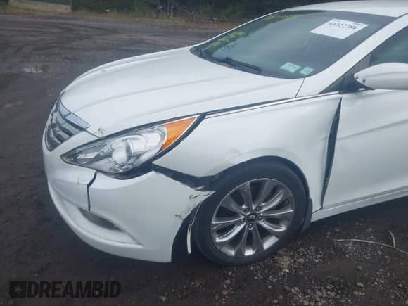 2013 Hyundai Sonata SE z VIN 5NPEC4ACXDH802979, wystawiony jako IAAI lot #43427784 z przebiegiem 106 031 mil mil oraz . Historia ofert i sprzedaży dostępna na DreamBid. Obrazek 6.