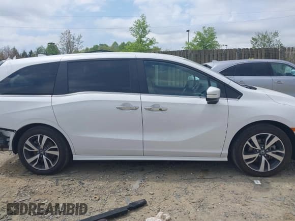 ✅ 2023 Honda Odyssey Touring • VIN: 5FNRL6H84PB072746 • Lot: 42085251. Listed on IAAI with 17,247 mi. Free auction sales archive from the USA and detailed vehicle history report at DreamBid. Image 14.
