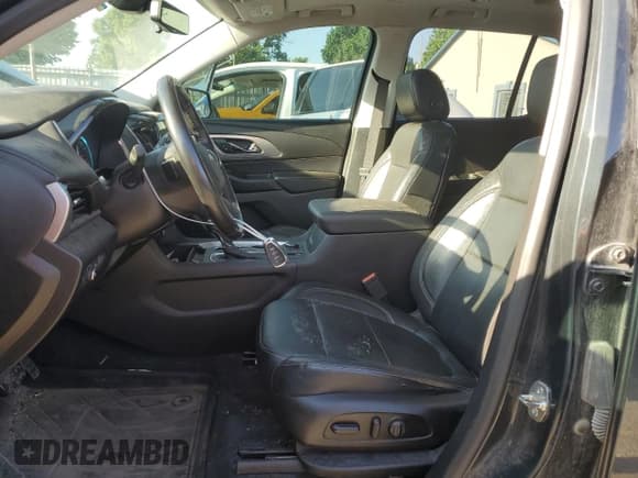 ✅ 2019 Chevrolet Traverse LT • VIN: 1GNEVHKW5KJ166154 • Lot: 62005525. Wystawiony na Copart z przebiegiem 140 961 mil. Bezpłatny archiwum sprzedaży aukcyjnych z USA i szczegółowy raport historii pojazdu na DreamBid. Zdjęcie 7.