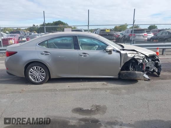 ✅ 2018 Lexus ES 350 • VIN: 58ABK1GGXJU082653 • Лот: 43384344. Опубликован ранее на IAAI с пробегом 44 323 миль. Бесплатный доступ к архиву аукционных продаж из США и подробный отчёт об истории автомобиля на DreamBid. Изображение 13.