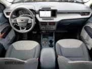 ✅ 2022 Ford Maverick XLT • VIN: 3FTTW8E30NRA31527 • Lot: 93761315. Wystawiony na Copart z przebiegiem 17 818 mil. Bezpłatny archiwum sprzedaży aukcyjnych z USA i szczegółowy raport historii pojazdu na DreamBid. Zdjęcie 8.