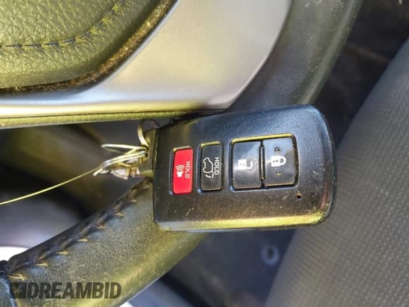 ✅ 2018 Toyota RAV4 XLE • VIN: 2T3WFREV7JW496154 • Lot: 43380383. Listed on IAAI with 216,596 mi. Free auction sales archive from the USA and detailed vehicle history report at DreamBid. Image 11.