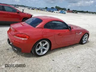 ✅ 2015 BMW Z4 sDrive35i • VIN: WBALM7C51FJ798977 • Lot: 49357184. Wystawiony na Copart z przebiegiem 55 895 mil. Bezpłatny archiwum sprzedaży aukcyjnych z USA i szczegółowy raport historii pojazdu na DreamBid. Zdjęcie 3.