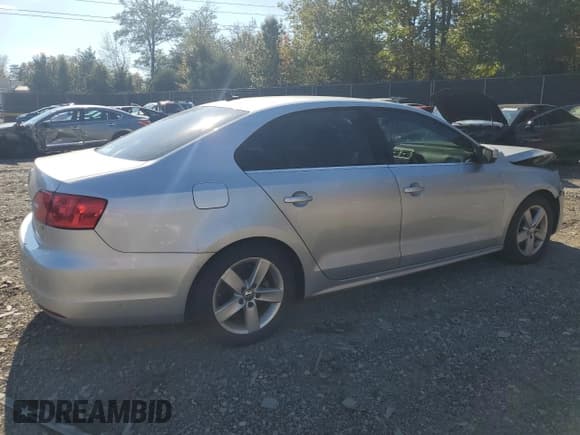 ✅ 2014 Volkswagen Jetta TDI • VIN: 3VWLL7AJ8EM422717 • Lot: 86986875. Wystawiony na Copart z przebiegiem 140 396 mil. Bezpłatny archiwum sprzedaży aukcyjnych z USA i szczegółowy raport historii pojazdu na DreamBid. Zdjęcie 3.
