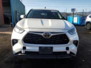 ✅ 2022 Toyota Highlander LE • VIN: 5TDBZRBH5NS189044 • Лот: 81029175. Опубликован ранее на Copart с пробегом 53 122 миль. Бесплатный доступ к архиву аукционных продаж из США и подробный отчёт об истории автомобиля на DreamBid. Изображение 5.