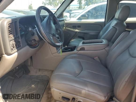 ✅ 2005 Chevrolet Suburban LT • VIN: 3GNEC16Z15G280353 • Lot: 53974785. Wystawiony na Copart z przebiegiem 389 849 mil. Bezpłatny archiwum sprzedaży aukcyjnych z USA i szczegółowy raport historii pojazdu na DreamBid. Zdjęcie 7.