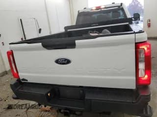 ✅ 2023 Ford F-350 • VIN: 1FT8W3BA7PED76510 • Лот: 82895064. Опубликован ранее на Copart с пробегом 26 656 миль. Бесплатный доступ к архиву аукционных продаж из США и подробный отчёт об истории автомобиля на DreamBid. Изображение 6.