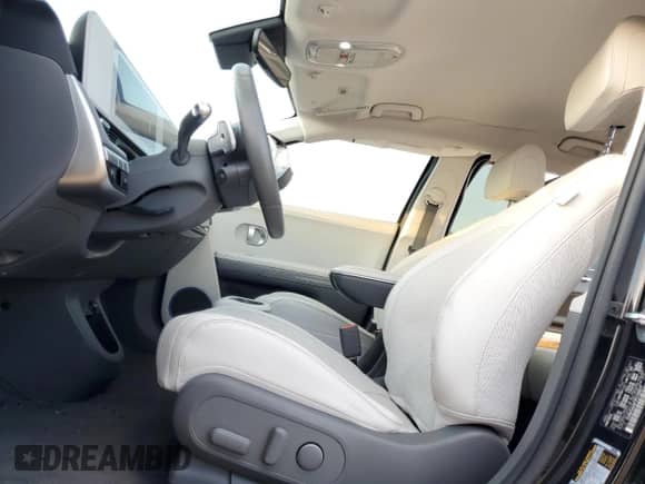 ✅ 2023 Hyundai Ioniq 5 Preferred • VIN: KM8KN4AE1PU183077 • Lot: 84926614. Wystawiony na Copart z przebiegiem 22 514 mil mil. Skorzystaj z bezpłatnego archiwum sprzedaży aukcyjnych z USA i zobacz szczegółowy raport historii pojazdu na DreamBid. Zdjęcie 7.