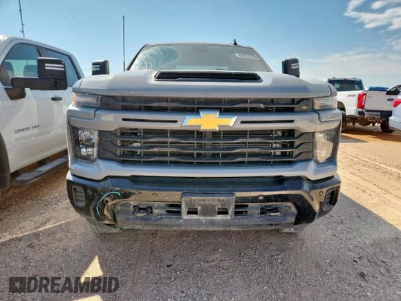 ✅ 2025 Chevrolet Silverado 2500HD Custom • VIN: 1GC4KMEY6SF208109 • Лот: 84414735. Опубликован ранее на Copart с пробегом 16 670 миль. Бесплатный доступ к архиву аукционных продаж из США и подробный отчёт об истории автомобиля на DreamBid. Изображение 5.