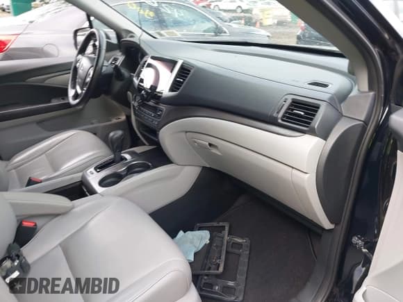 ✅ 2017 Honda Pilot EX-L • VIN: 5FNYF6H56HB048961 • Lot: 42664011. Listed on IAAI with 210,063 mi. Free auction sales archive from the USA and detailed vehicle history report at DreamBid. Image 5.