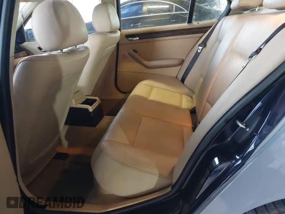 ✅ 2000 BMW 3 Series 323i • VIN: WBAAM3340YFP81035 • Lot: 41935034. Listed on IAAI with 196,679 mi. Free auction sales archive from the USA and detailed vehicle history report at DreamBid. Image 8.