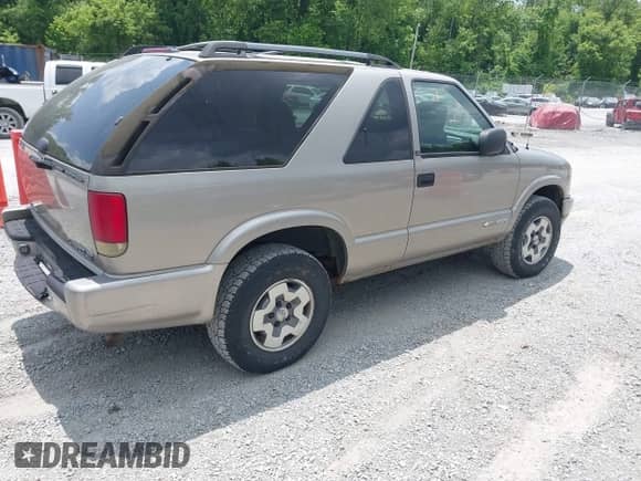 2003 Chevrolet Blazer LS с VIN 1GNCT18X23K173241, выставлен на аукционе IAAI как лот 42410493 с пробегом 97 147 миль миль и . История ставок и продаж доступна на DreamBid. Изображение 4.