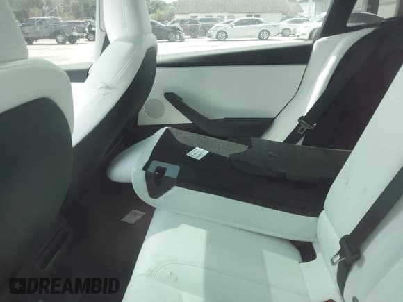 ✅ 2024 Tesla Model 3 • VIN: 5YJ3E1EAXRF864719 • Lot: 42129944. Wystawiony na IAAI z przebiegiem 3 776 mil. Bezpłatny archiwum sprzedaży aukcyjnych z USA i szczegółowy raport historii pojazdu na DreamBid. Zdjęcie 8.