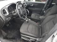 ✅ 2020 Jeep Renegade Altitude • VIN: ZACNJBBB1LPL55753 • Lot: 51364125. Wystawiony na Copart z przebiegiem 40 618 mil. Bezpłatny archiwum sprzedaży aukcyjnych z USA i szczegółowy raport historii pojazdu na DreamBid. Zdjęcie 7.