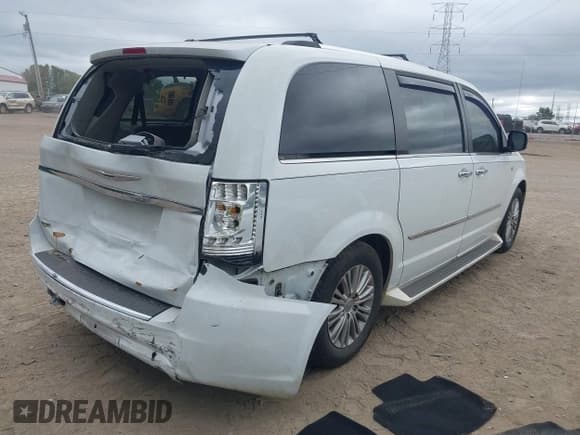 ✅ 2014 Chrysler Town & Country Touring L • VIN: 2C4RC1CG0ER239526 • Lot: 43384005. Listed on IAAI with 128,813 mi. Free auction sales archive from the USA and detailed vehicle history report at DreamBid. Image 4.