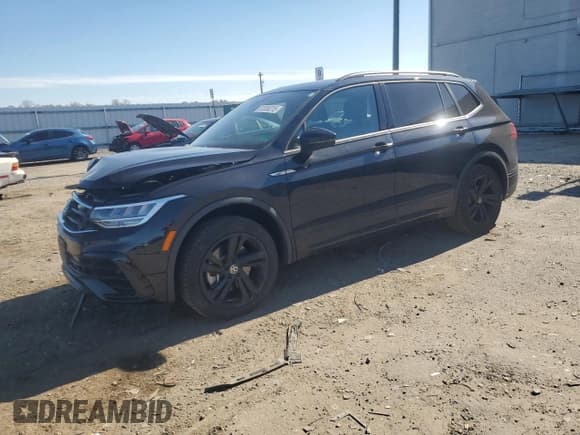 ✅ 2024 Volkswagen Tiguan SE R-Line Black • VIN: 3VV8B7AX1RM068952 • Лот: 87038215. Опубликован ранее на Copart с пробегом 21 826 миль. Бесплатный доступ к архиву аукционных продаж из США и подробный отчёт об истории автомобиля на DreamBid. Изображение 1.