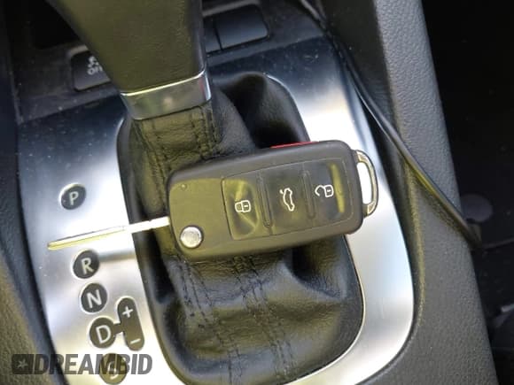 ✅ 2010 Volkswagen Jetta Limited Edition • VIN: 3VWAZ7AJ7AM107813 • Лот: 42271578. Опубликован ранее на IAAI с пробегом 118 844 миль. Бесплатный доступ к архиву аукционных продаж из США и подробный отчёт об истории автомобиля на DreamBid. Изображение 11.