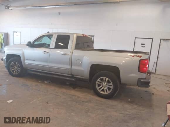2018 Chevrolet Silverado 1500 LT z VIN 1GCVKREC6JZ298381, wystawiony jako IAAI lot #43383942 z przebiegiem 101 454 mil mil oraz . Historia ofert i sprzedaży dostępna na DreamBid. Obrazek 3.