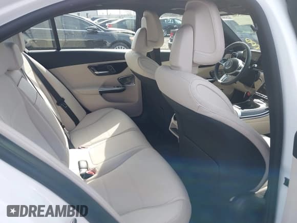 ✅ 2024 Mercedes-Benz C 300 • VIN: W1KAF4HB6RR160723 • Lot: 41786550. Wystawiony na IAAI z przebiegiem 7 204 mil. Bezpłatny archiwum sprzedaży aukcyjnych z USA i szczegółowy raport historii pojazdu na DreamBid. Zdjęcie 8.