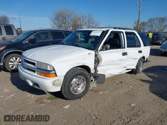 ✅ 2001 Chevrolet Blazer LT • VIN: 1GNDT13W312156772 • Lot: 41826929. Wystawiony na IAAI z przebiegiem 195 474 mil. Bezpłatny archiwum sprzedaży aukcyjnych z USA i szczegółowy raport historii pojazdu na DreamBid. Zdjęcie 2.